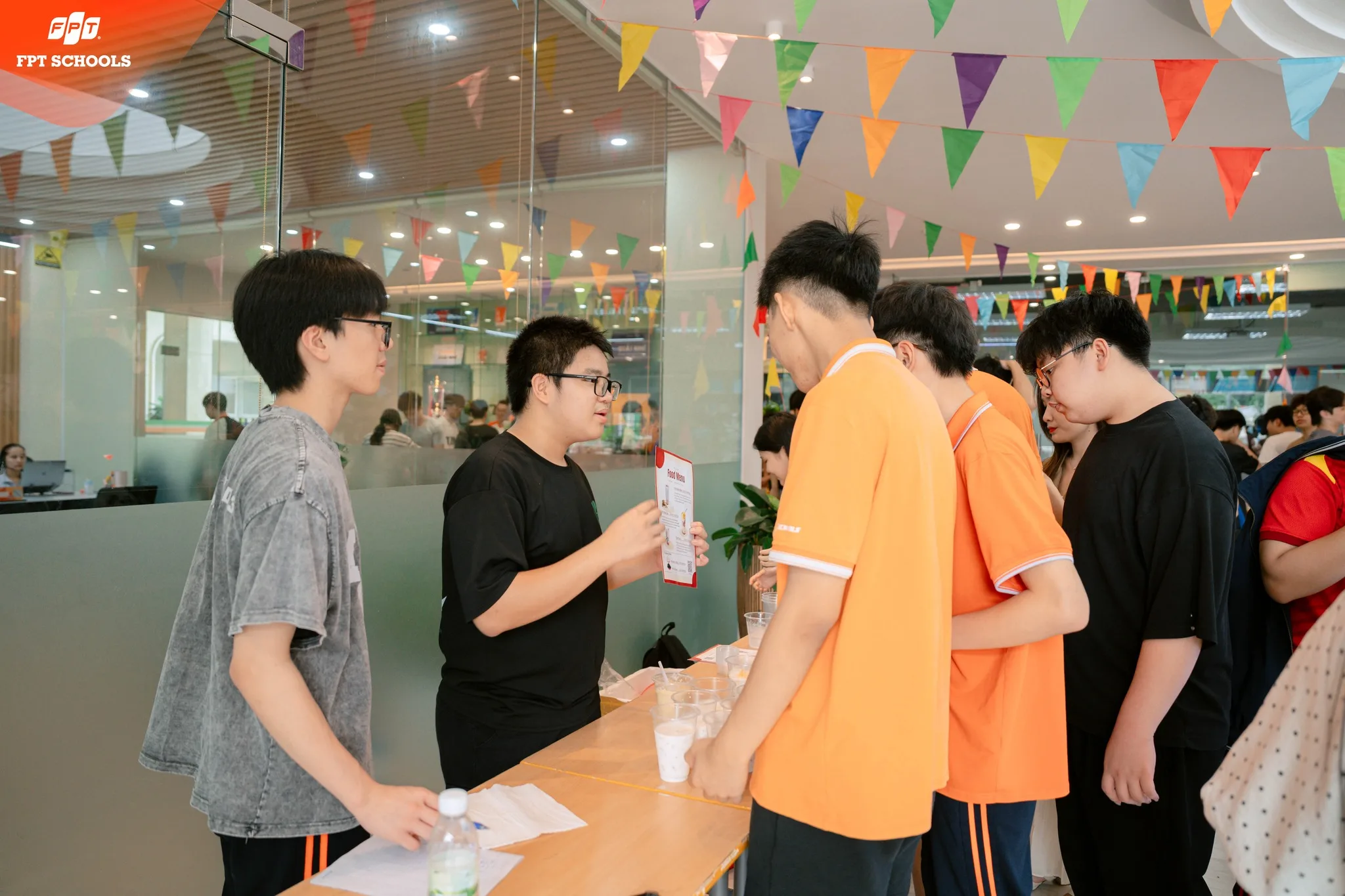 Học sinh khối 11 FPT School Tây Hà Nội thực hành kinh doanh qua dự án cuối kỳ - FPT Education Học sinh khối 11 FPT School Tây Hà Nội thực hành kinh doanh qua dự án cuối kỳ | FPT Schools