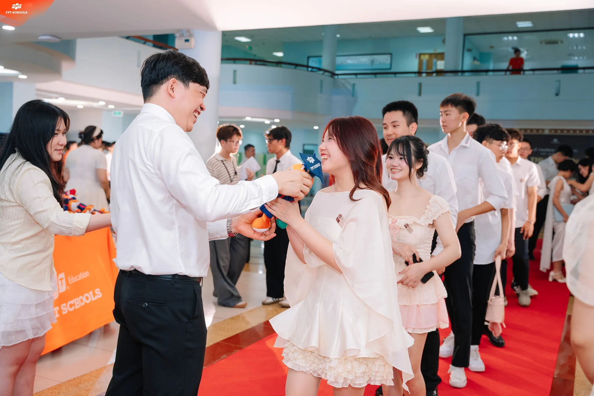 Lễ trưởng thành K11: Suất chiếu cuối cùng của những năm tháng thanh xuân tại Trường THPT FPT Hà Nội - FPT Education Lễ trưởng thành K11: Suất chiếu cuối cùng của những năm tháng thanh xuân tại Trường THPT FPT Hà Nội | FPT Schools