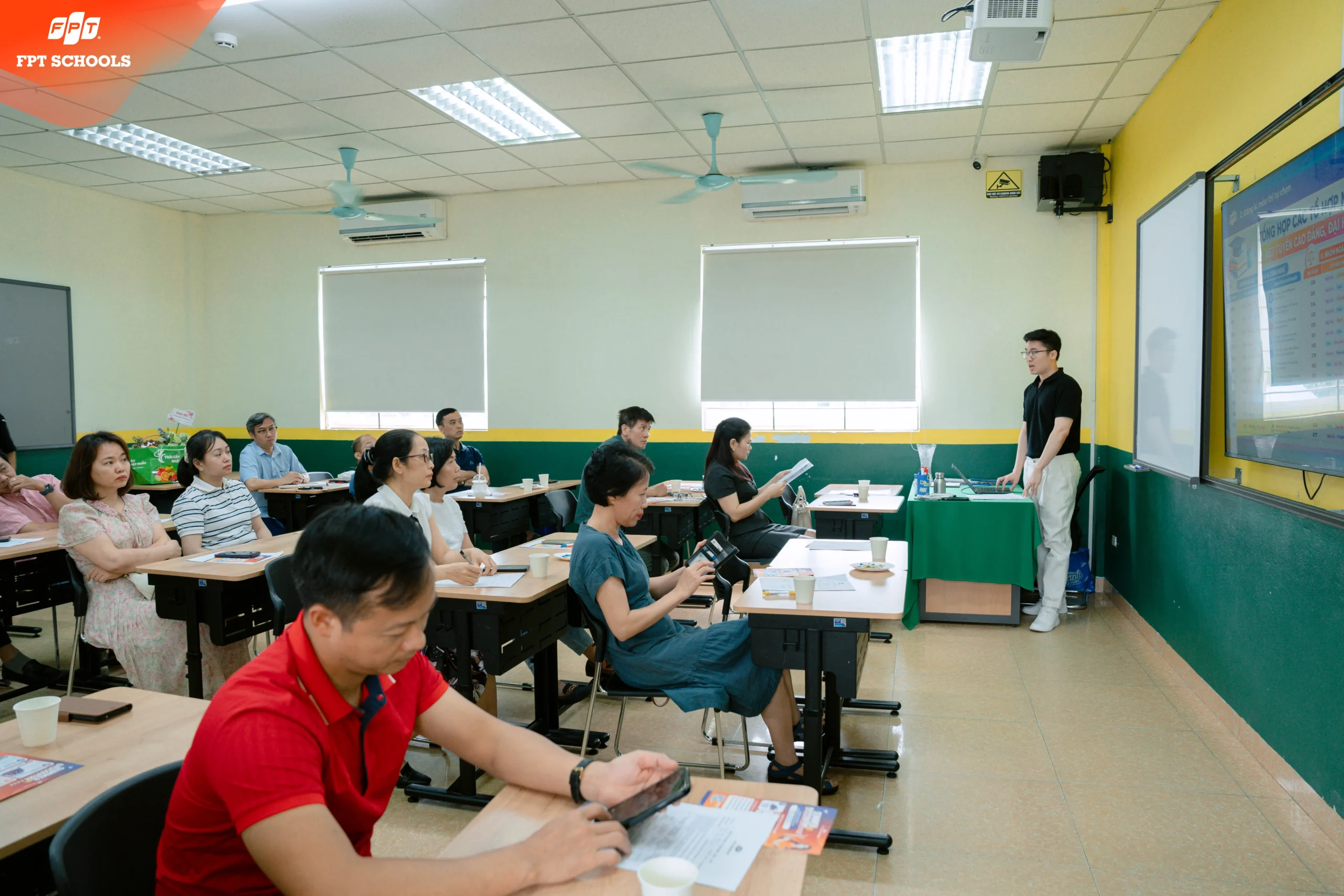 Họp phụ huynh cuối năm khối 10 – 11: Cùng nhìn lại hành trình học tập và trưởng thành năm học 2025 – 2026 | FPT Schools