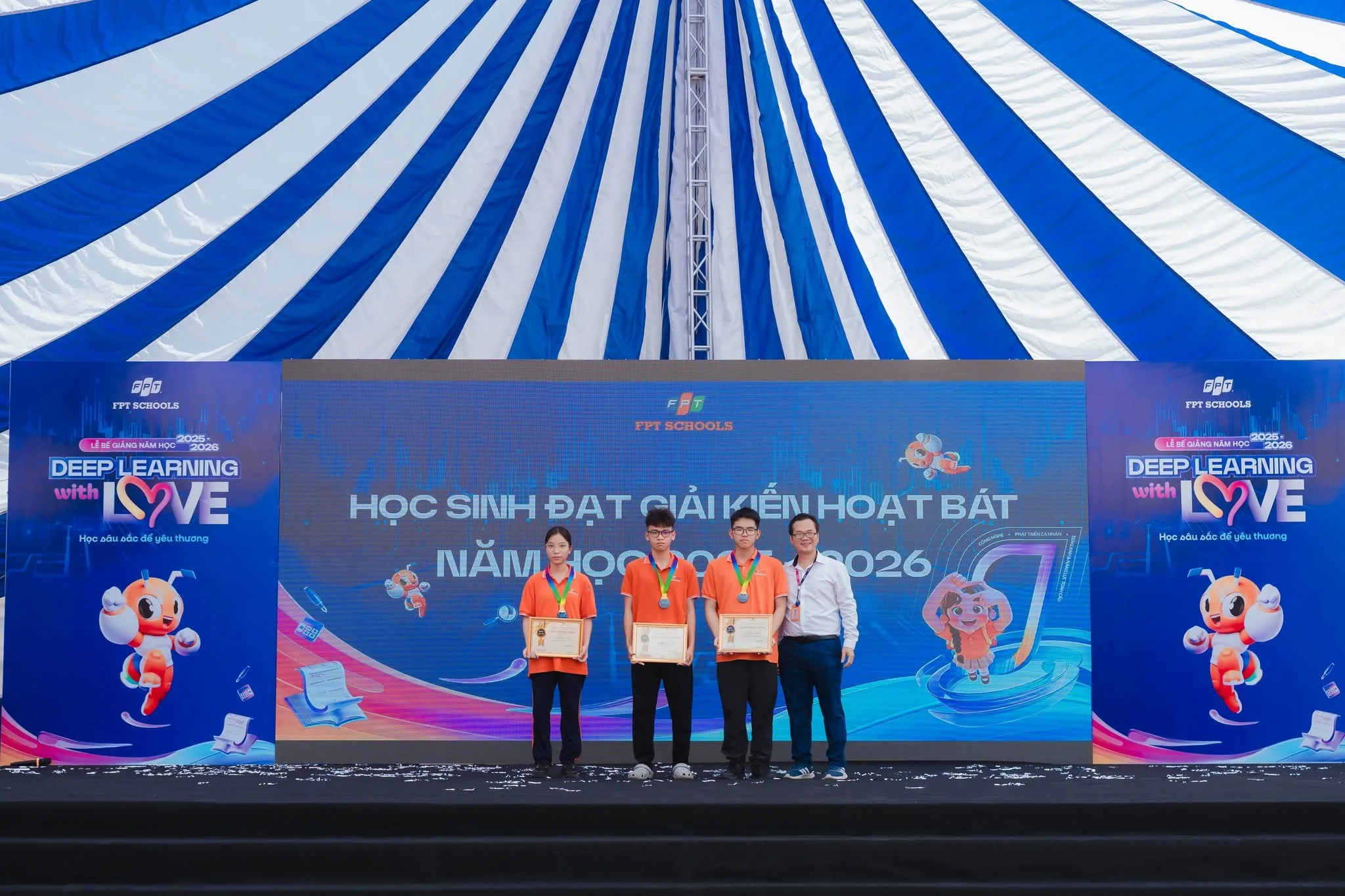 Vinh danh những gương mặt học sinh tiêu biểu năm học 2025-2026 tại FPT School Hà Nam - FPT Education Gương mặt học sinh tiêu biểu năm học 2025-2026 tại FPT School Hà Nam vinh danh những học sinh xuất sắc trên các lĩnh vực học thuật, công nghệ, nghệ thuật, thể thao và hoạt động cộng đồng