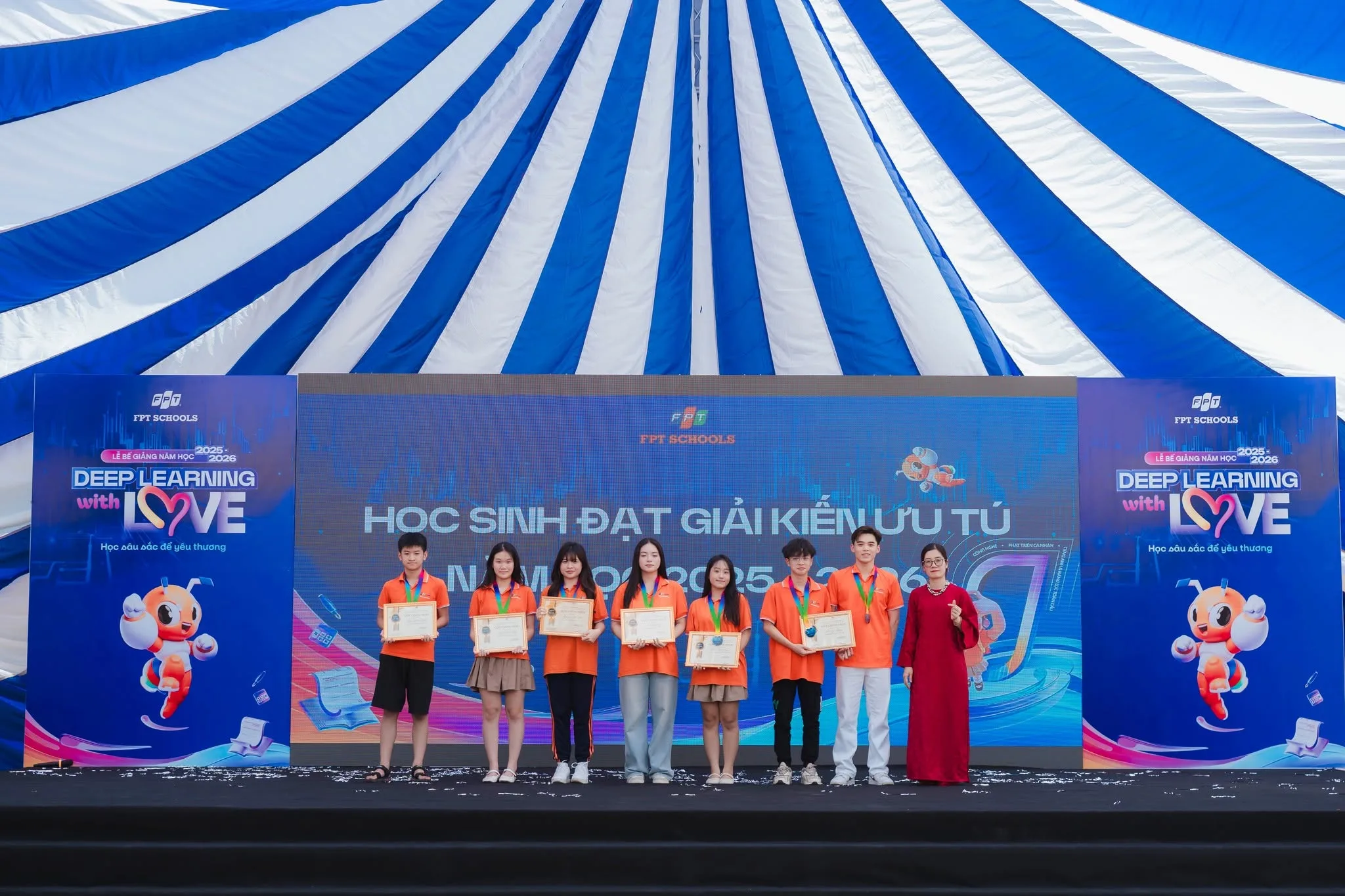 Vinh danh những gương mặt học sinh tiêu biểu năm học 2025-2026 tại FPT School Hà Nam - FPT Education Vinh danh những gương mặt học sinh tiêu biểu năm học 2025-2026 tại FPT School Hà Nam | FPT Schools