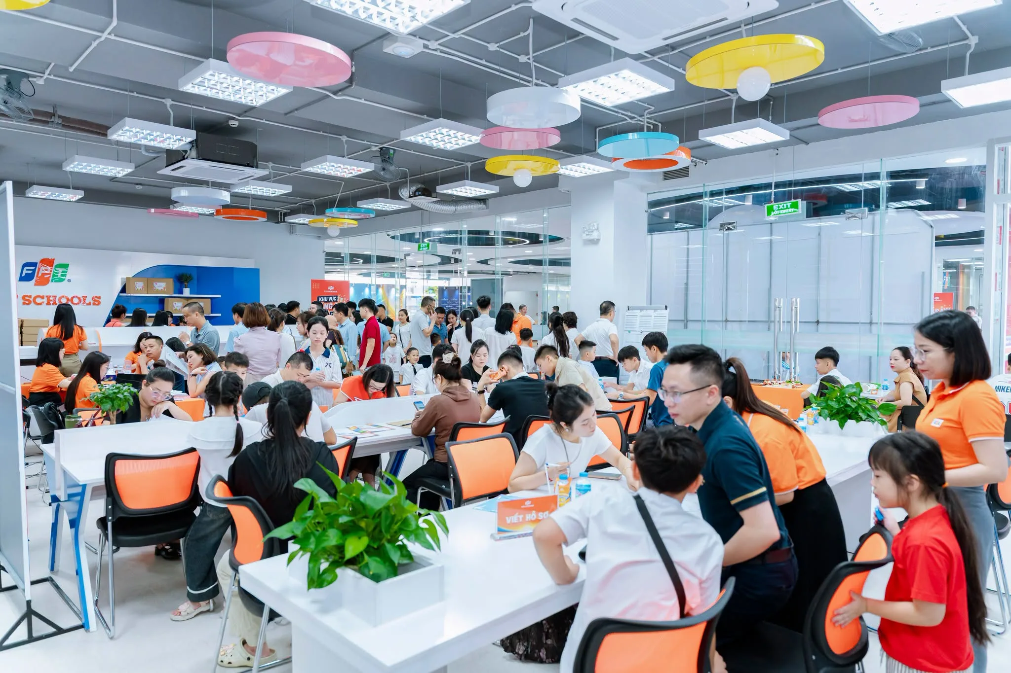 Sôi động không khí ngày hội nhập học tại FPT School Vinh