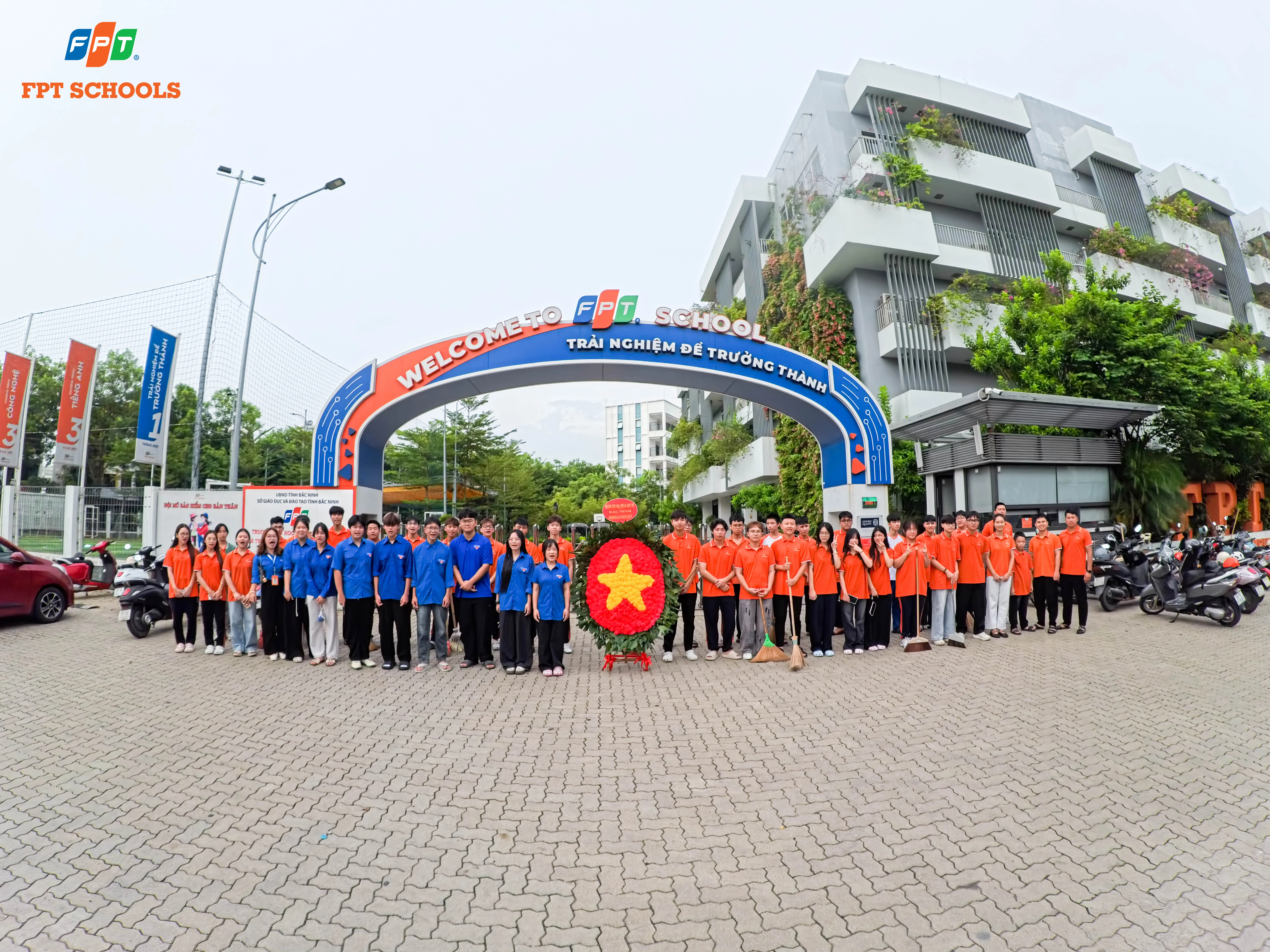 Thầy trò FPT School Bắc Ninh dâng hương tưởng niệm các Anh hùng liệt sĩ | FPT Schools