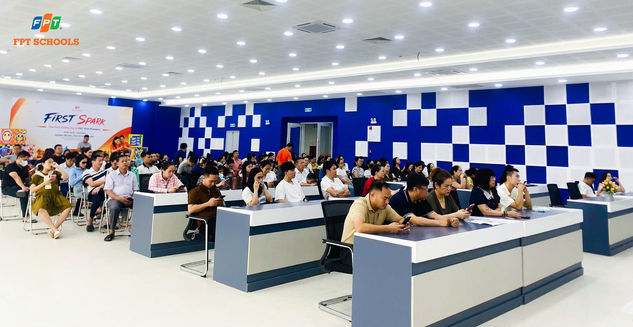 Học sinh khoá 1 FPT School Vinh hoàn thành đánh giá năng lực Tiếng Anh đầu năm - FPT Education Phụ huynh FPT School Vinh được hướng dẫn cài đặt app My FPT Schools để kết nối và đồng hành cùng nhà trường.