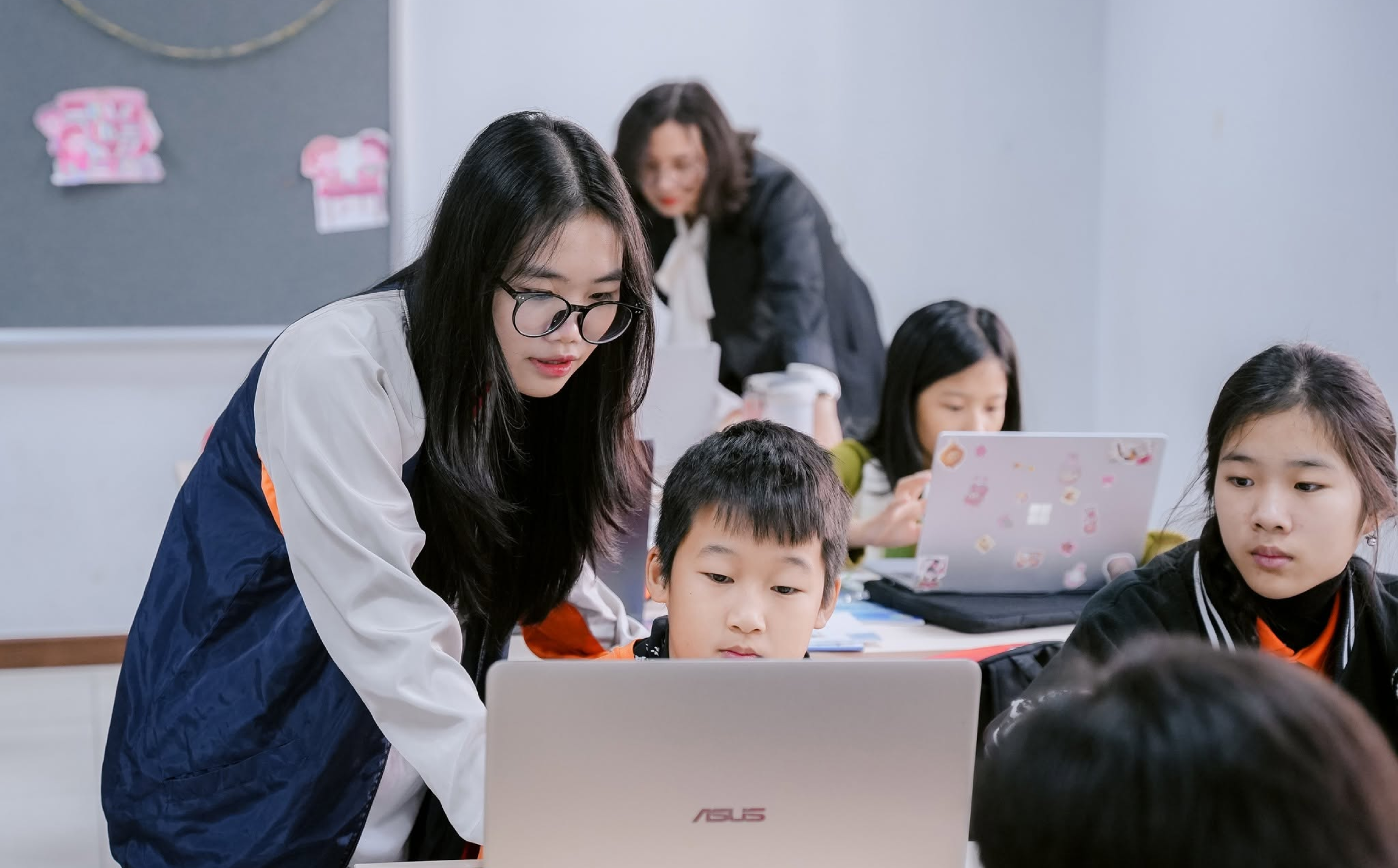 Học sinh Fschool Thanh Hóa trở thành Đại sứ VEX Robotics Việt Nam 2027 - FPT Education dai-su-truyen-cam-hung-cua-vex-robotics-viet-nam